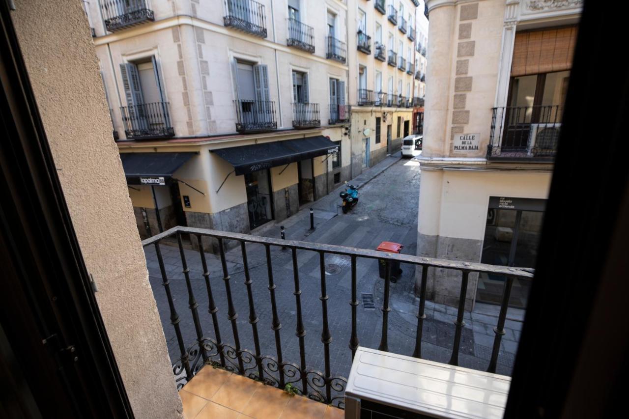 Hostal Los Perales Madrid Exterior foto View of the street from the Hotel Cervantes