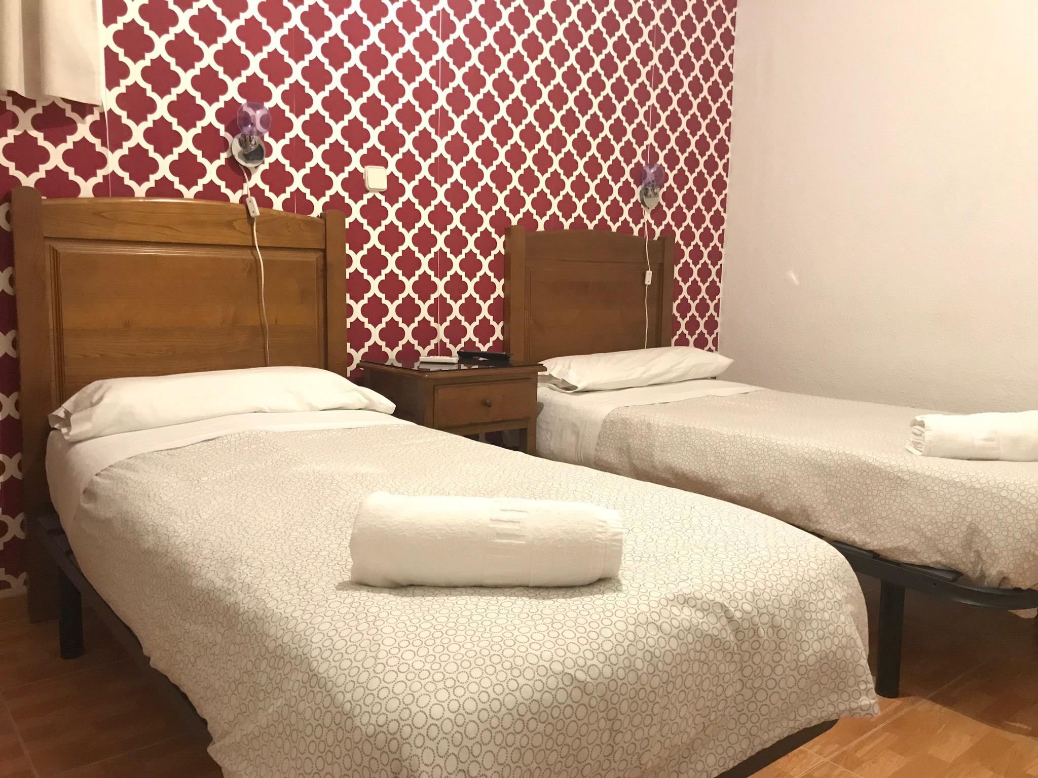 Hostal Los Perales Madrid Exterior foto A typical room at the hotel