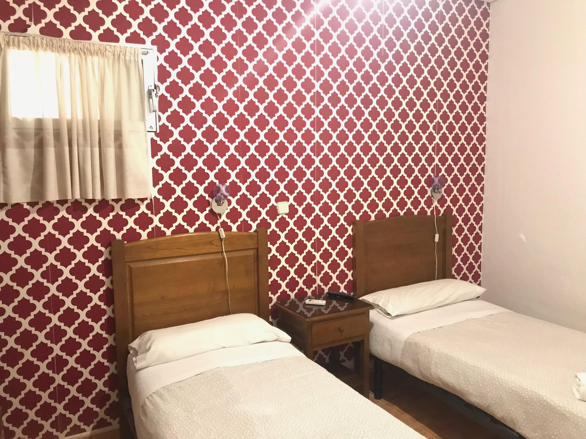Hostal Los Perales Madrid Exterior foto A room at the hotel
